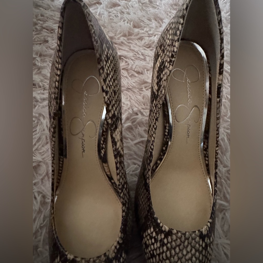 Jessica Simpson snake skin print platform heels size 6